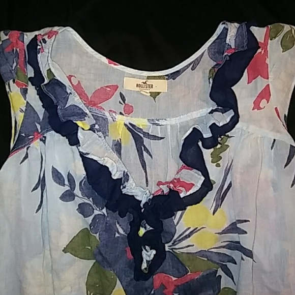 Hollister Top - Picture 2 of 7