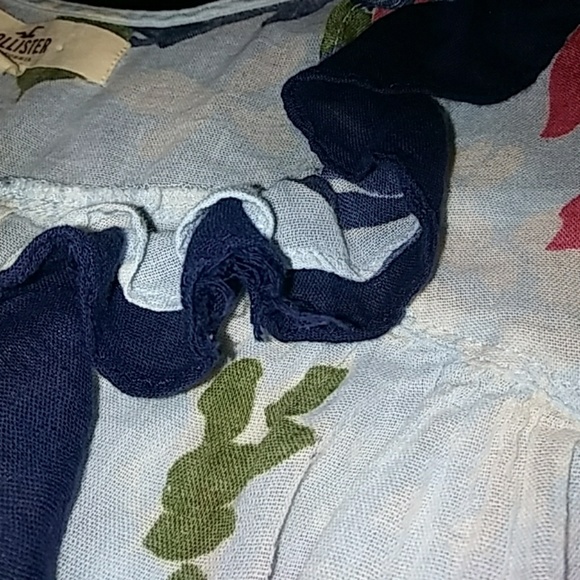 Hollister Top - Picture 3 of 7