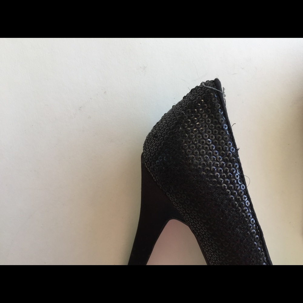 Press black pumps - Picture 2 of 5