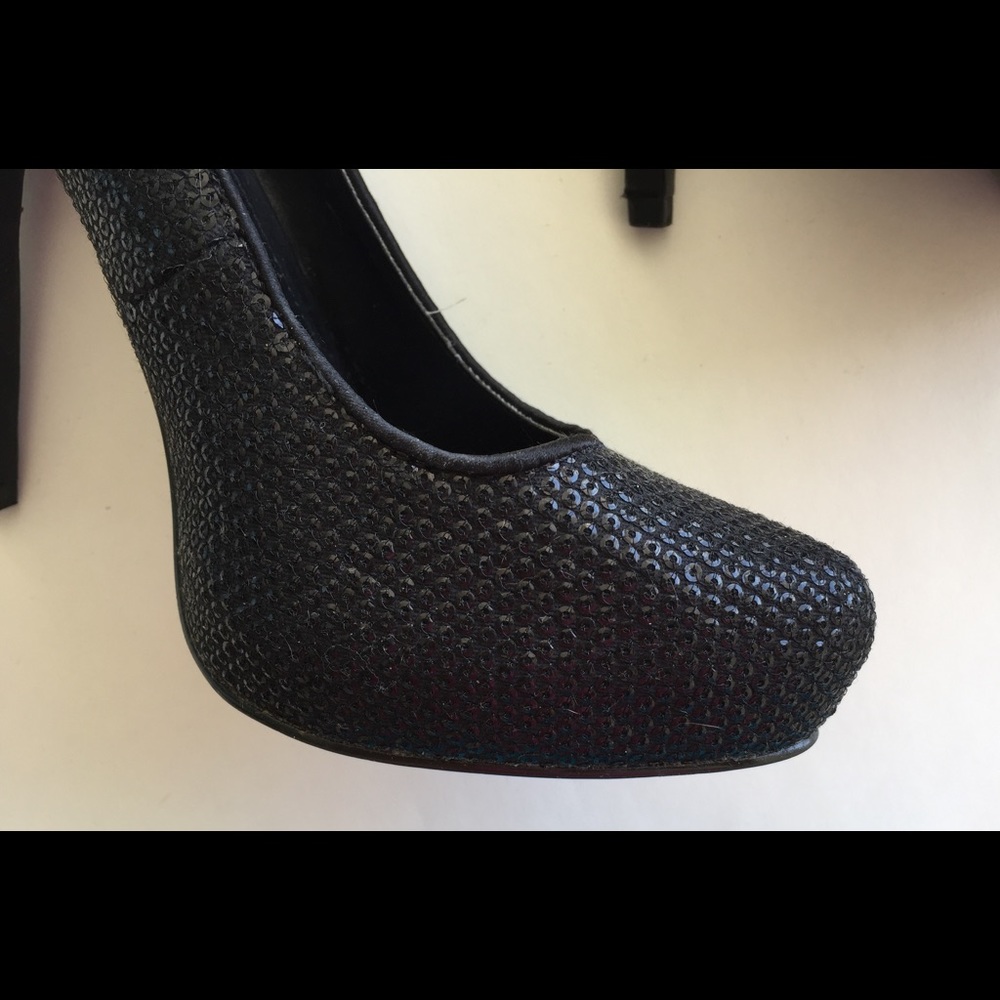 Press black pumps - Picture 3 of 5