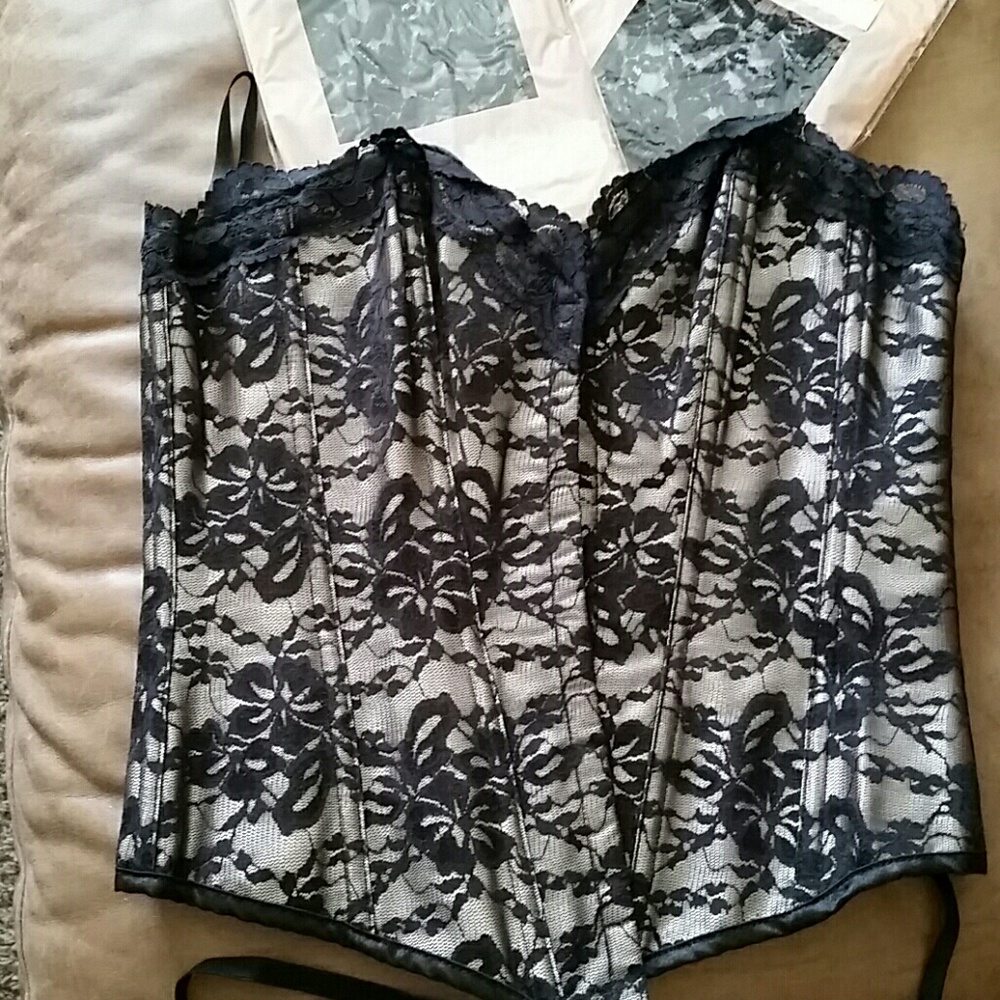 Bustier NWOT 4 pc set,size XL,