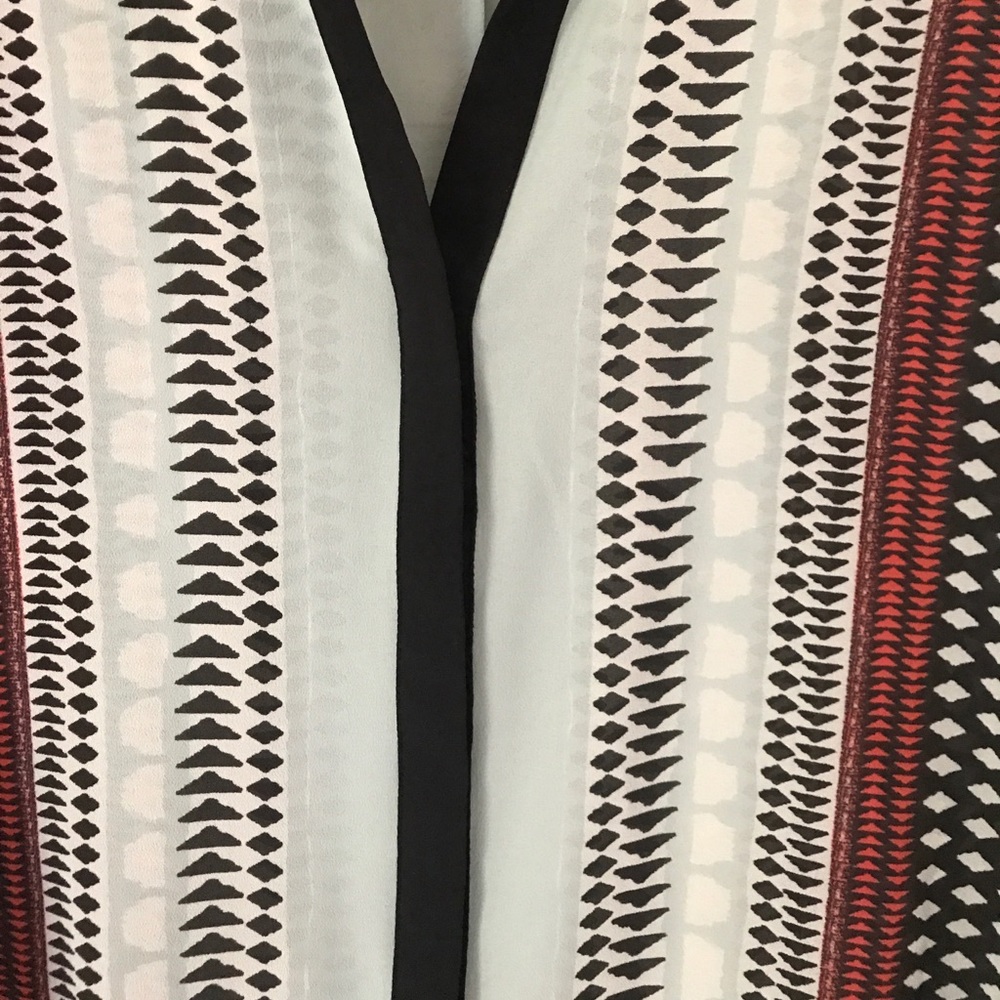 Split Neck patterned top - Picture 3 of 3