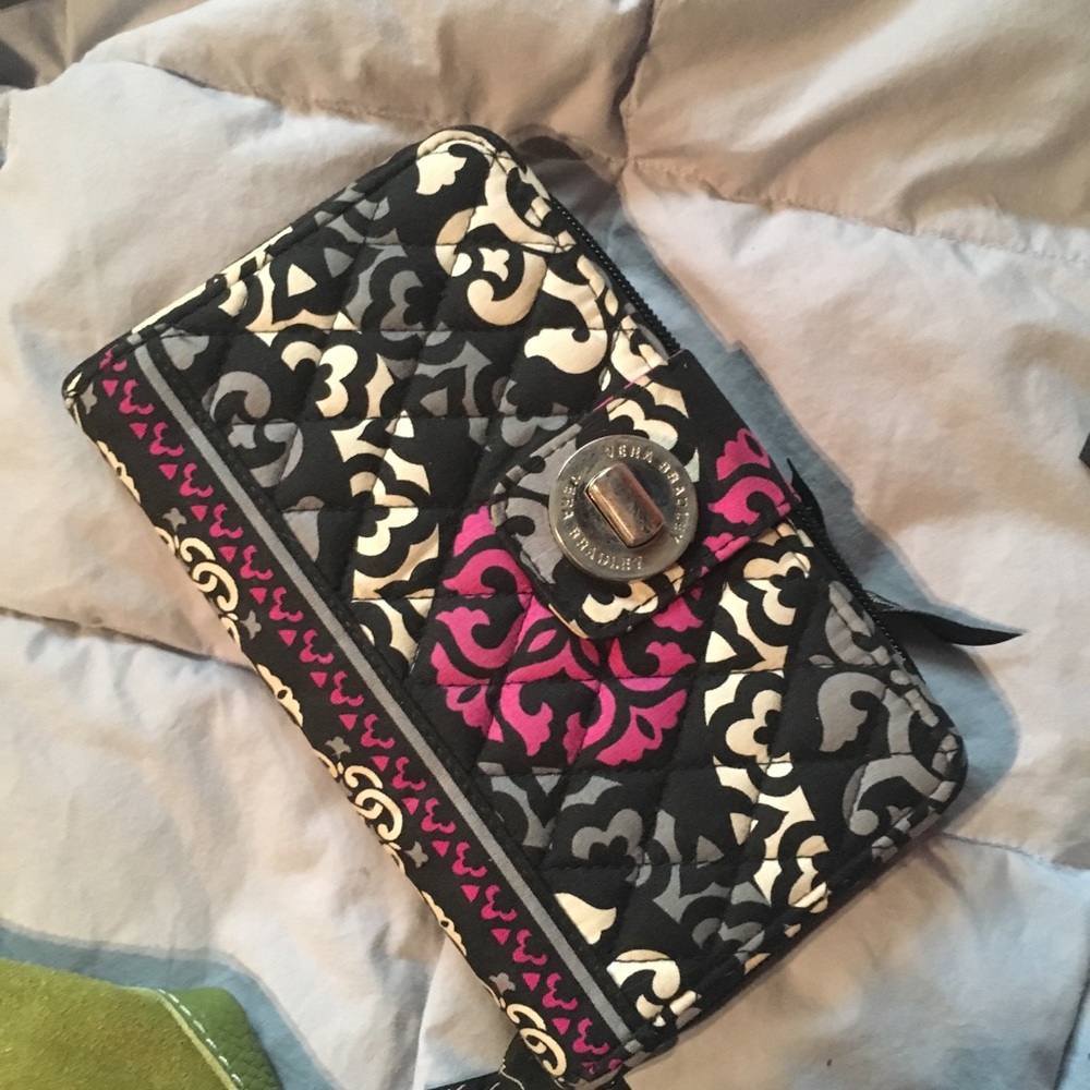 Turn lock wallet