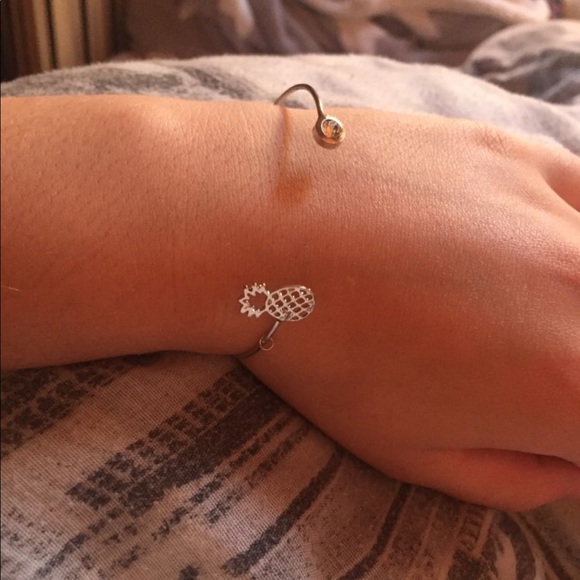 Gold pineapple bracelet - Picture 2 of 2