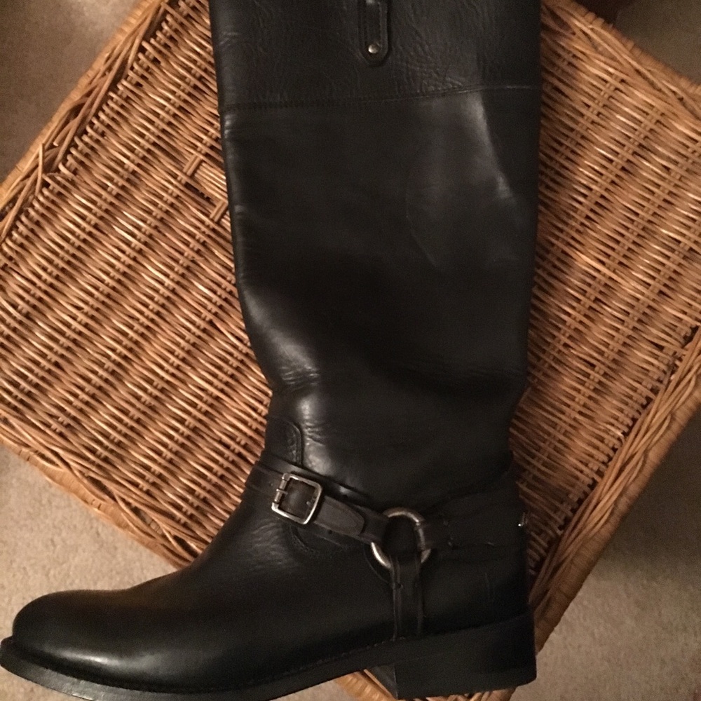 Frye black pull on boots