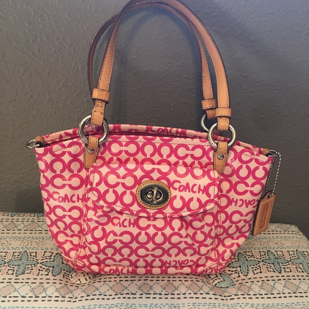 Small coach pink handbag !