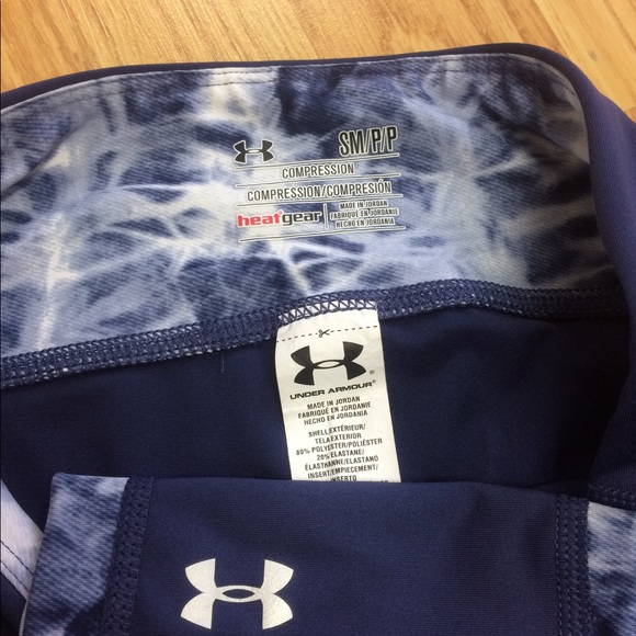 Under Armour crops size small - Picture 3 of 3