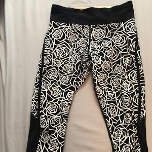 Lululemon crops. Size 6. Work once.