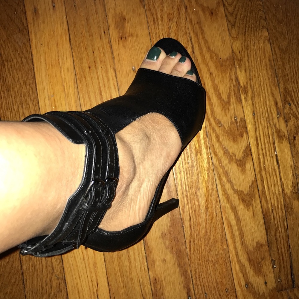 Zara euro 39 (US 8) sexy cutout heel