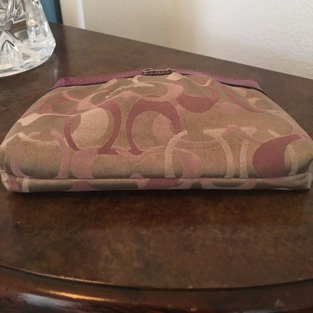 Coach Pouch - Picture 5 of 6