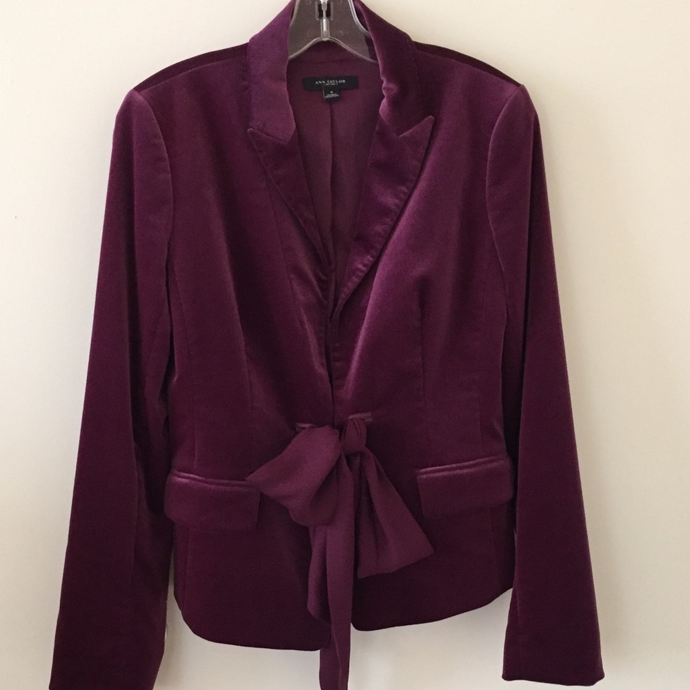 Elegant Velvet Jacket with Tie-Waist