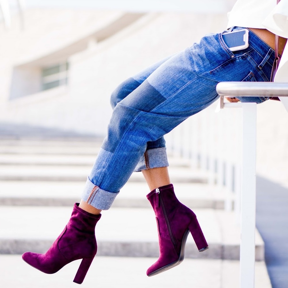 SALE❗️🆕 Burgundy Velvet Booties