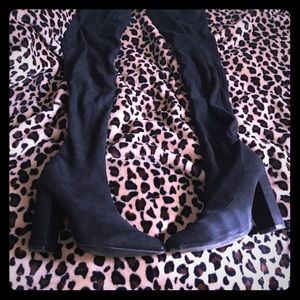 Quipid black over the knee boots!!