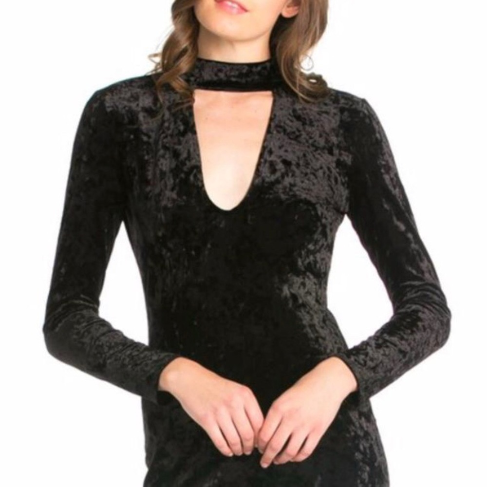 L Blk LS Brushed Velvet Choker Plunging V Dress