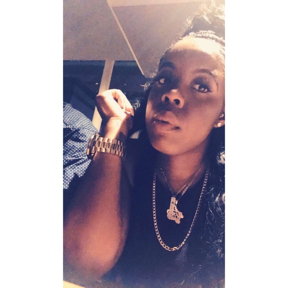 Meet your Posher, Kera - Picture 5 of 7