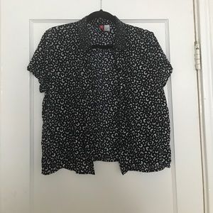 H&M | Black & White Printed Cropped Button Up