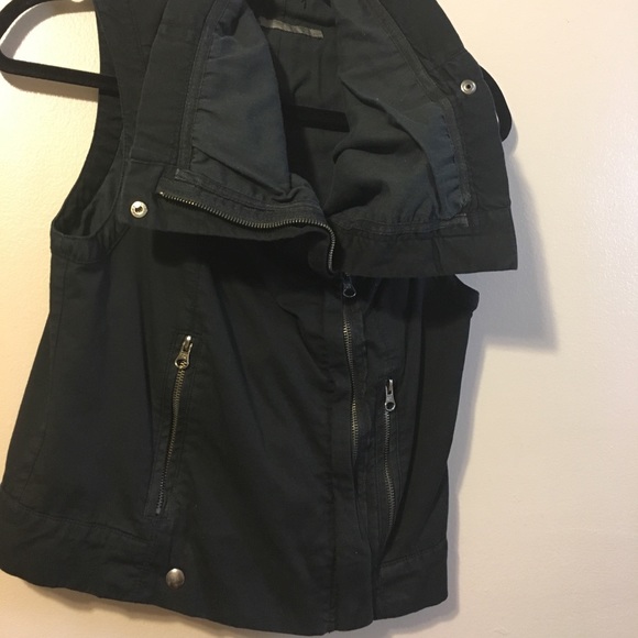 ZARA black vest - Picture 2 of 3