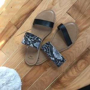 NWOT GAP slide sandals
