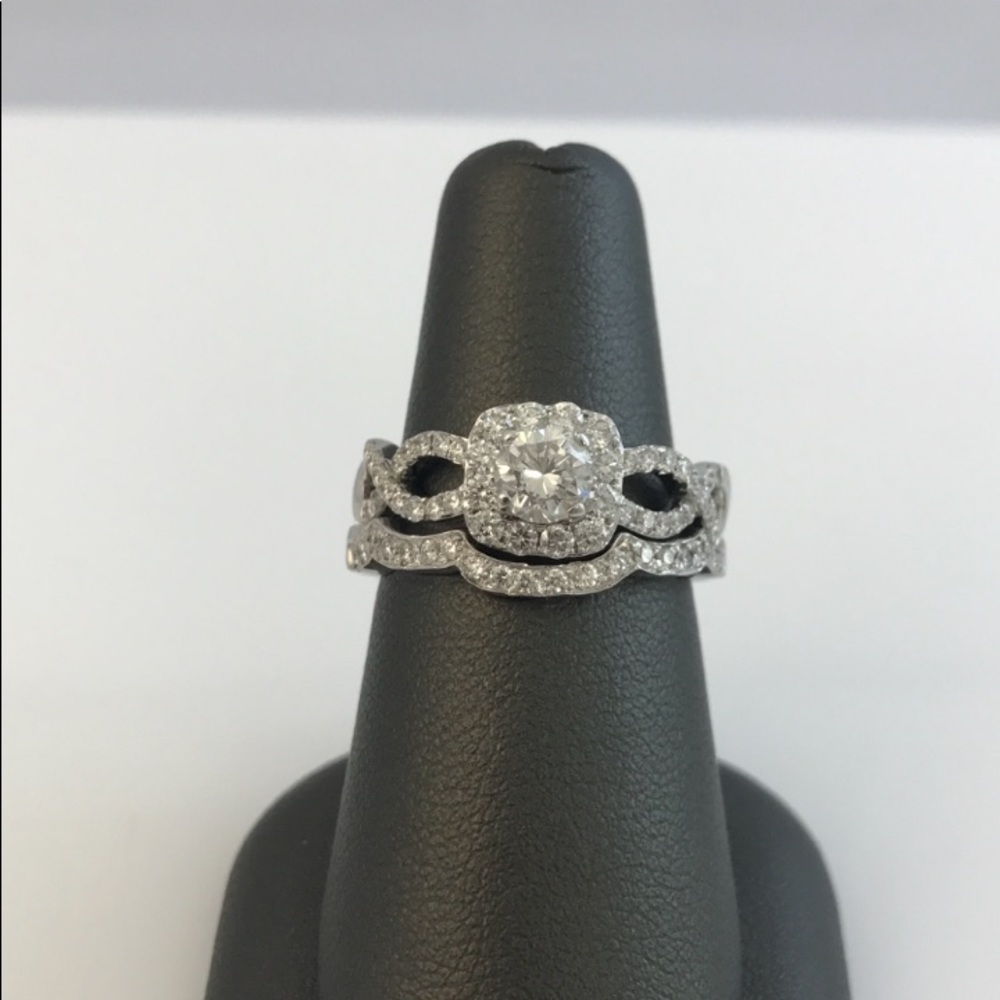This is my wedding band set that I am selling..