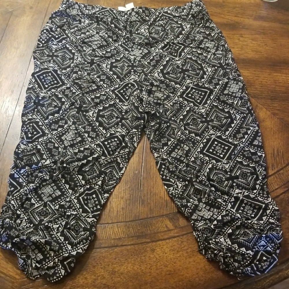 Mossimo cropped joggers