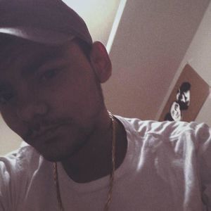 Meet your Posher, Yamil