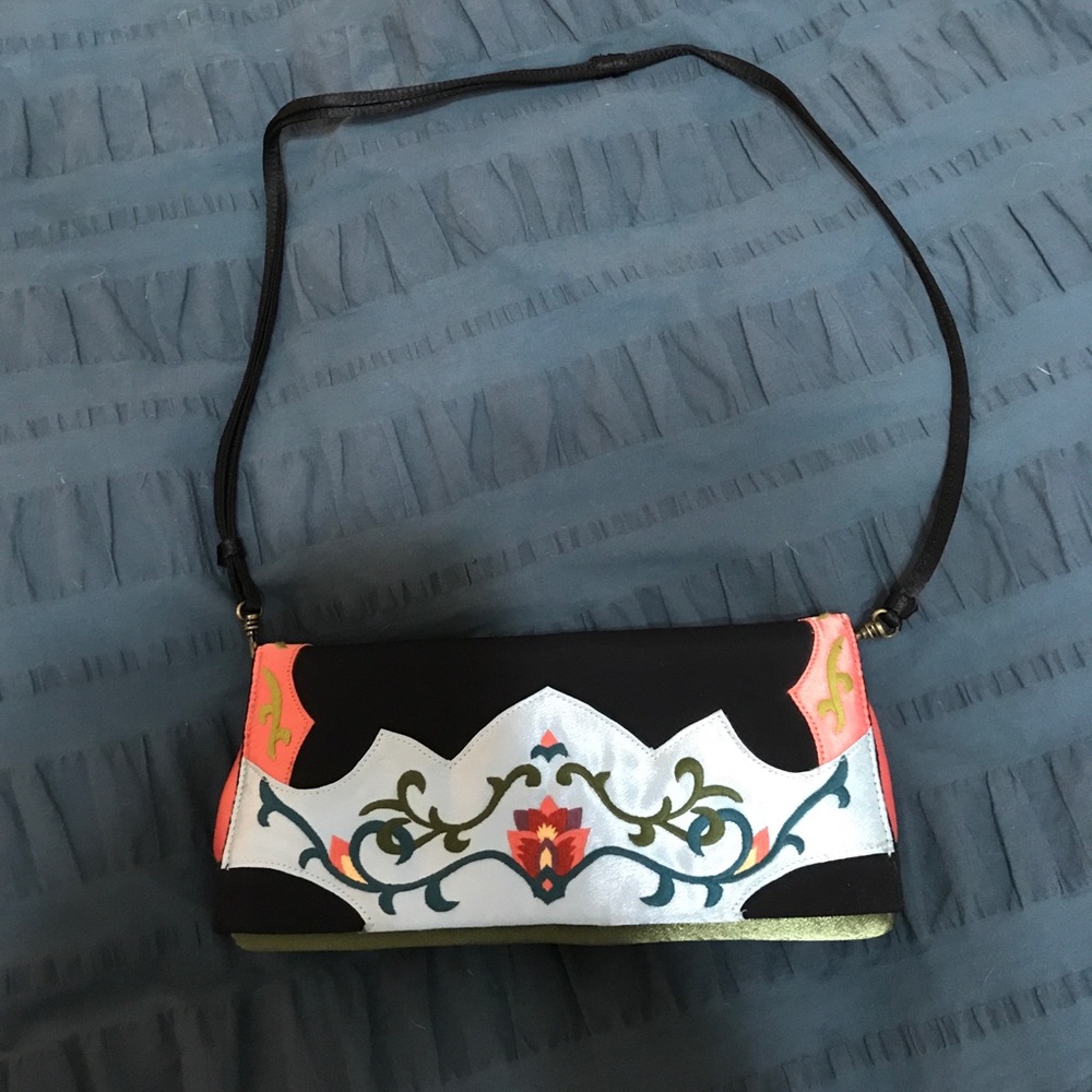 Perfume River clutch