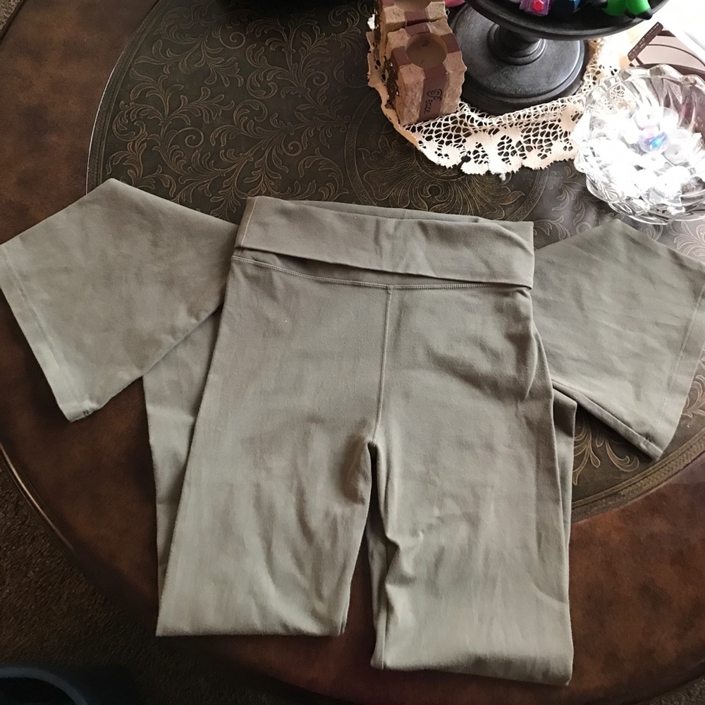Victoria Secret size xs yoga pants. Olive Green