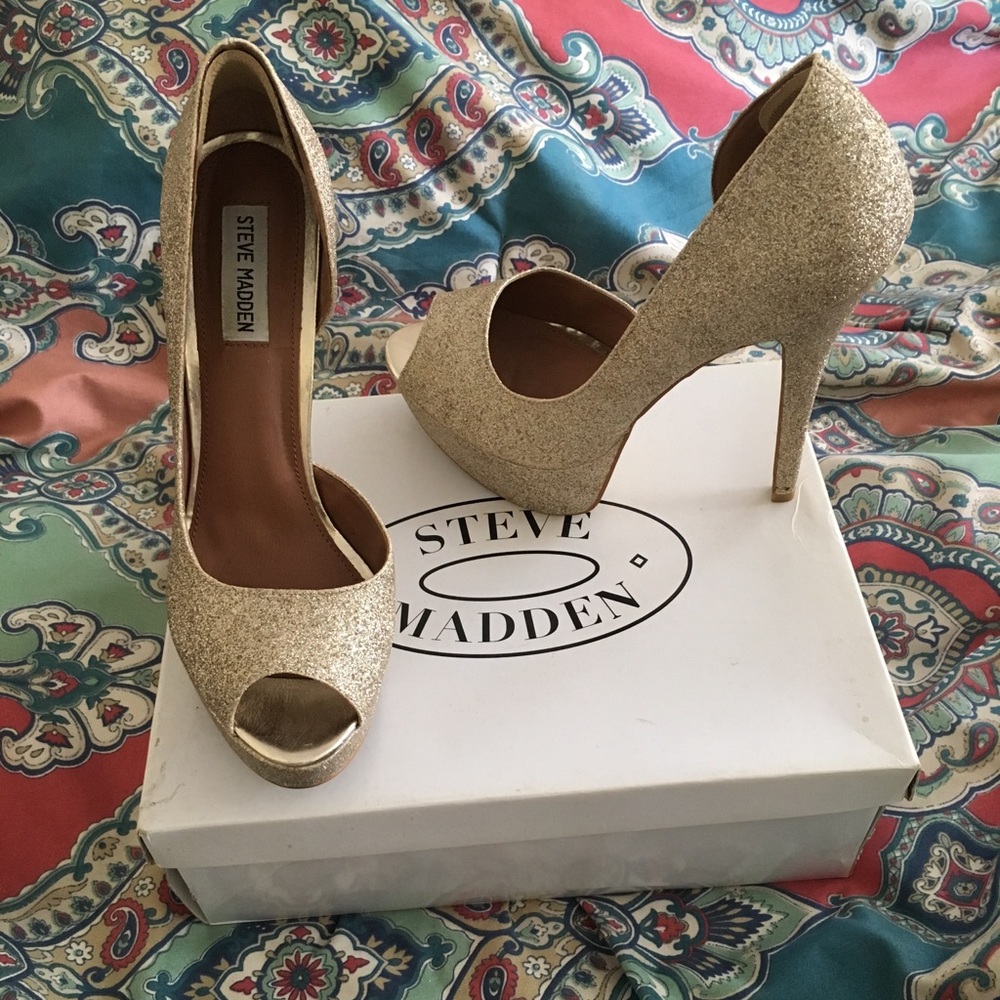 Steve Madden Admirre Gold Glitter heels