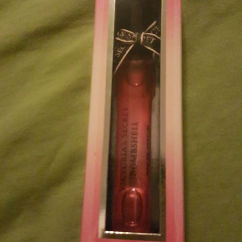victotia secret "bomb shell" roller ball perfume