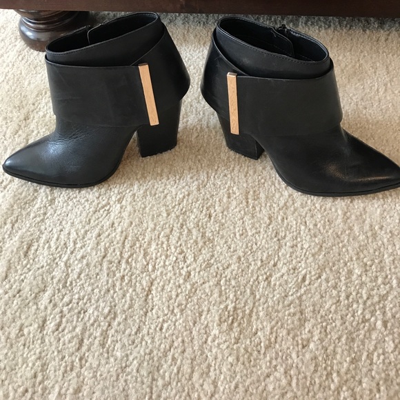 Aldo Shoes - Aldo size 8 black and gold booties