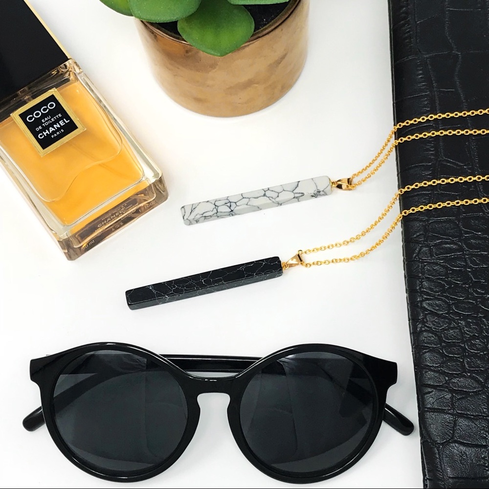 | MARBLE PENDANT NECKLACE |