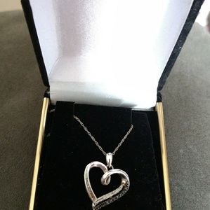 Heart pendant necklace