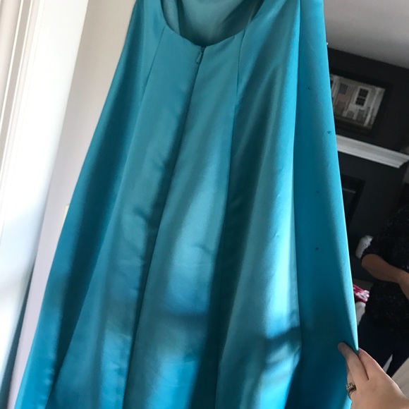 Blue formal gown size 3/4 - Picture 2 of 8