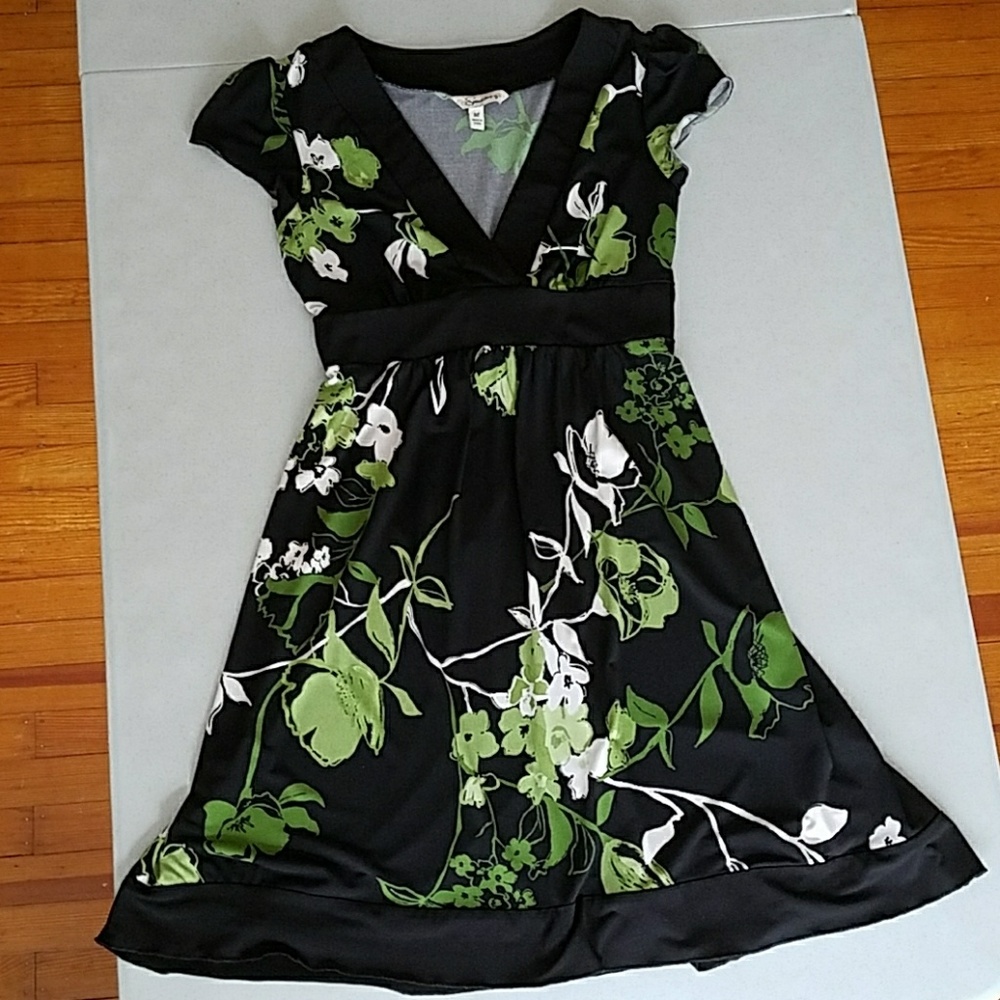 SPEECHLESS V-neck line Dress