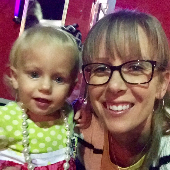 Meet your Posher, Brooke - Picture 1 of 1