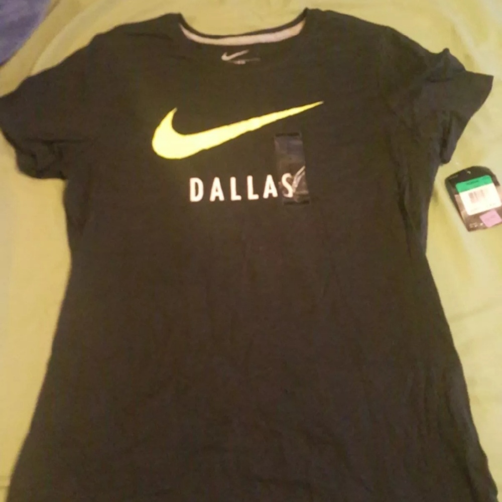 Nike shirt  nwt