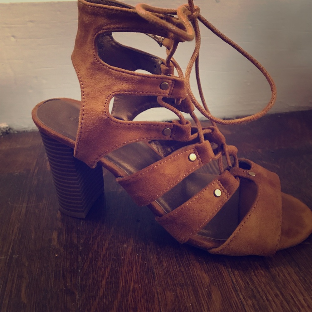 Charlotte Russe Rhegan  Heel Sandals size- 7W