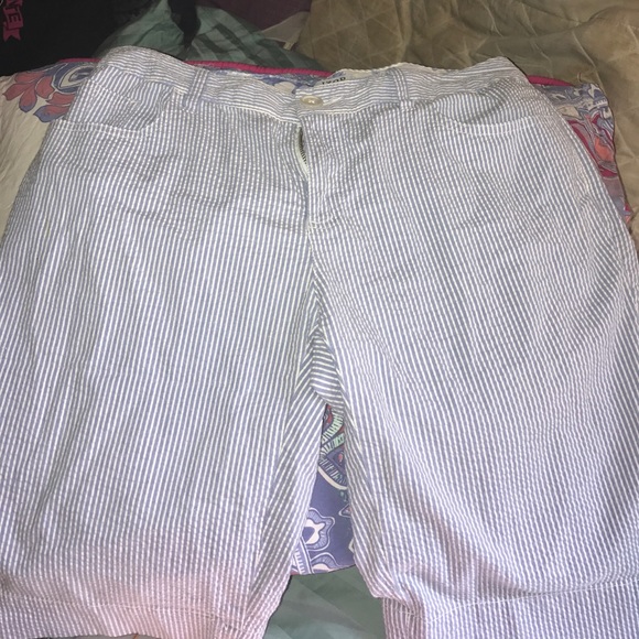 Izod seersucker ladies shorts - Picture 2 of 4