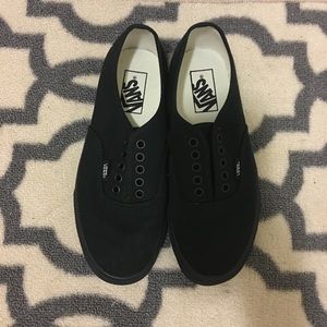 Authentic Black Vans 🚶🏻‍♀️👟