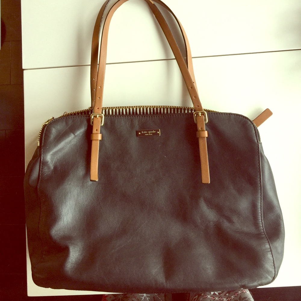 Kate spade black tote with large side compartments