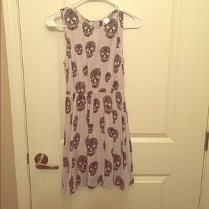 Off white/light grey dress with patterned skulls