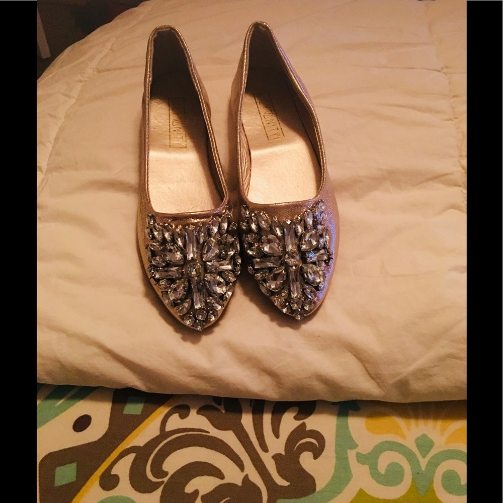 Pretty Silver blink Flat shoes❣️ NWOT