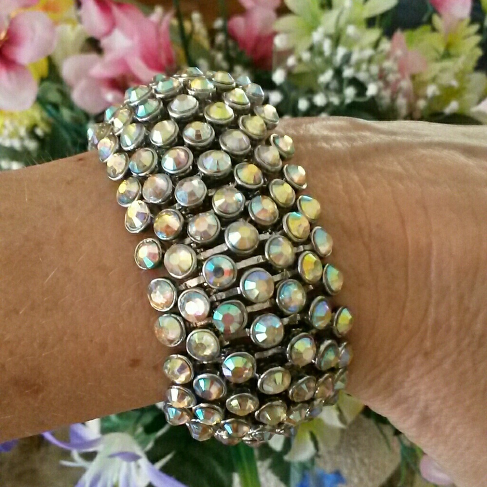 Shiny rinestones bracelet