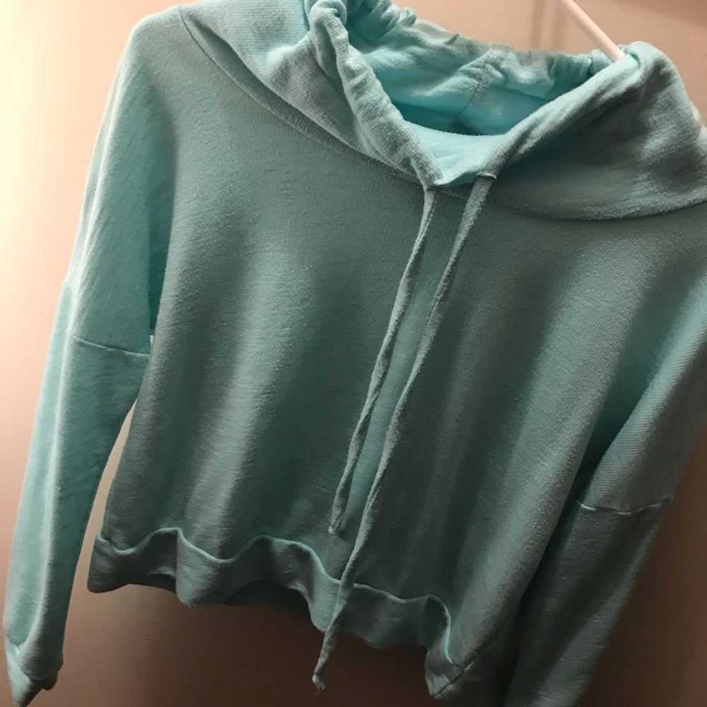crop top sweatshirt