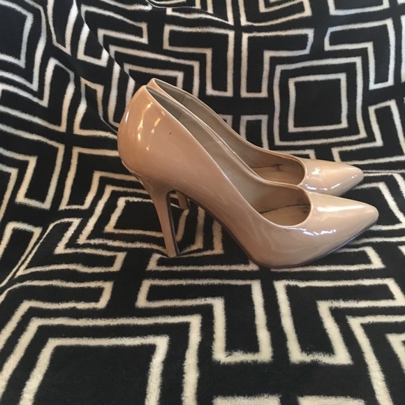 Nude Heels - Picture 2 of 3