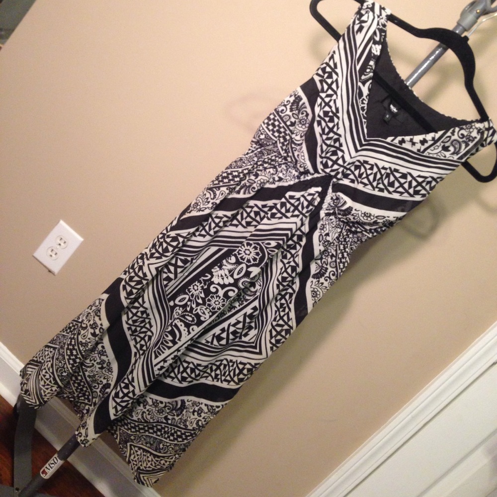 V-Neck Sleeveless Dress