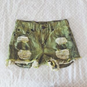 Green demin Levi's jean shorts