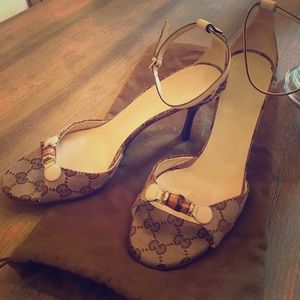 Gucci signature "G" pattern and bamboo buckle