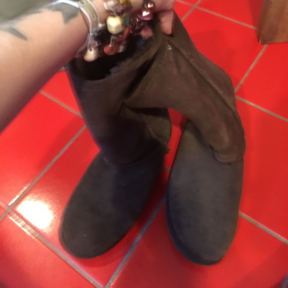 Boots - Picture 2 of 3