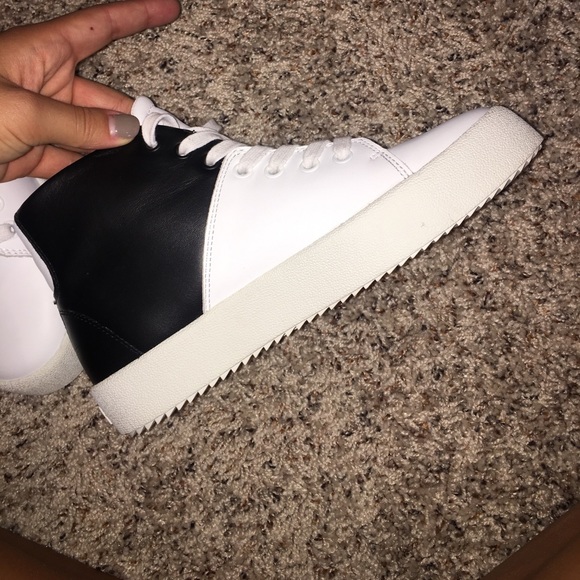 Kendall + Kylie high top black and white shoes - Picture 4 of 4